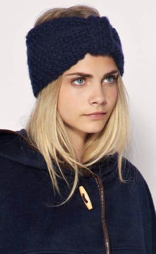 Cara Delevingne en bandeau en laine